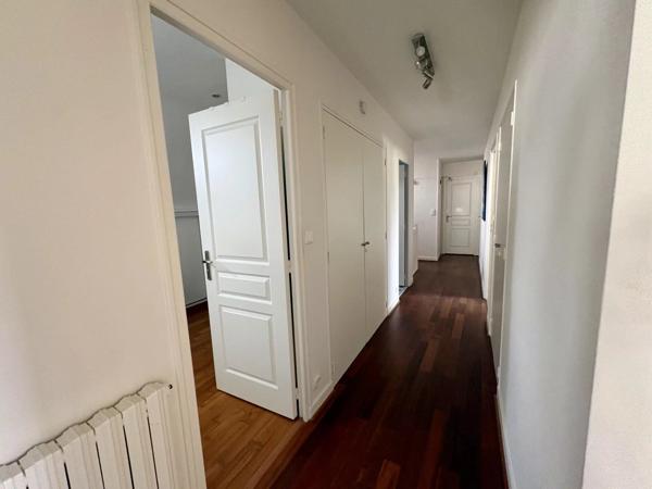 Vente                                                      Maison
                        
                     7 pièces                      201 m2                     à Saint-Herblain