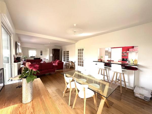 Vente                                                      Maison
                        
                     7 pièces                      201 m2                     à Saint-Herblain