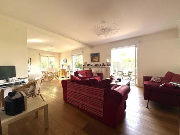 Vente                                                      Maison
                        
                     7 pièces                      201 m2                     à Saint-Herblain
