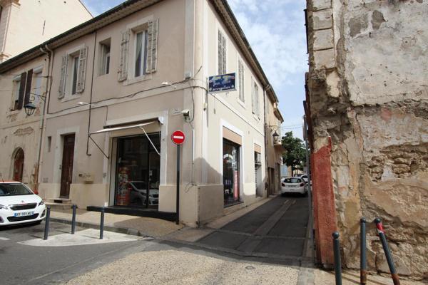 BEAU LOCAL COMMERCIAL OU PROFESSIONNEL EN CENTRE-VILLE 3 GRANDES VITRINES - CLIMATISATION