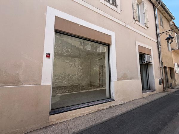 BEAU LOCAL COMMERCIAL OU PROFESSIONNEL EN CENTRE-VILLE 3 GRANDES VITRINES - CLIMATISATION