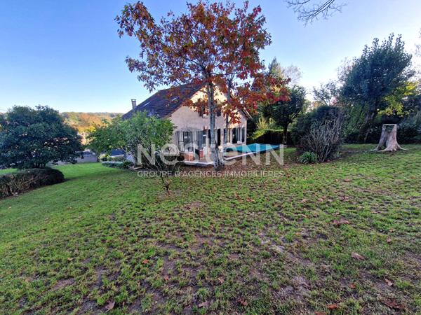 Maison rénovée à Nontron, beau jardin de 1000 m2 et piscine