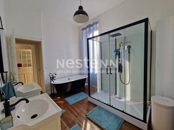 Maison rénovée à Nontron, beau jardin de 1000 m2 et piscine