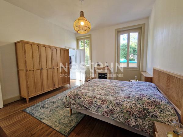 Maison rénovée à Nontron, beau jardin de 1000 m2 et piscine