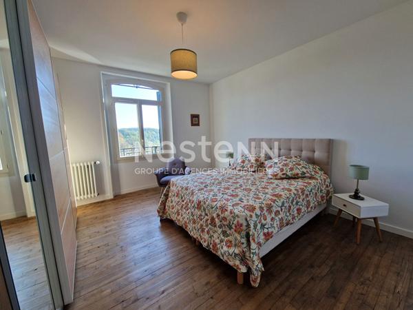 Maison rénovée à Nontron, beau jardin de 1000 m2 et piscine