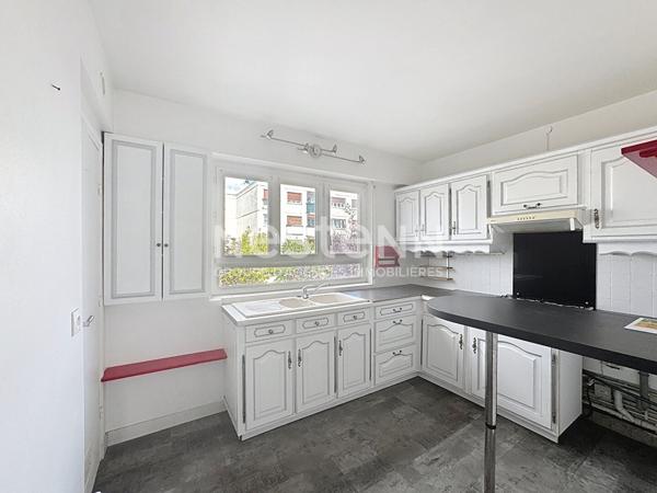 À vendre 5 pièces en excellent état à Chilly-Mazarin, dans résidence familiale avec piscine et tennis, en bordure de la plaine de Balizy