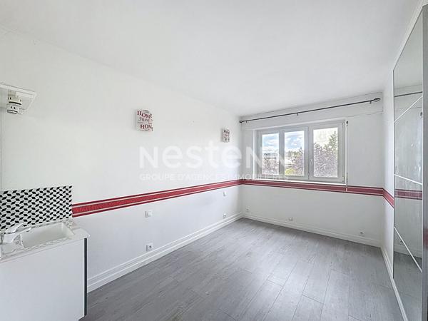 À vendre 5 pièces en excellent état à Chilly-Mazarin, dans résidence familiale avec piscine et tennis, en bordure de la plaine de Balizy