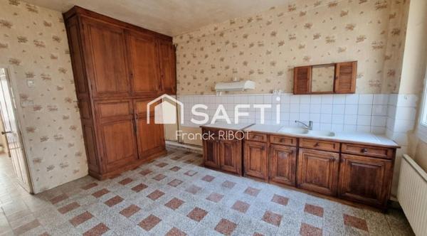 Maison de 120m2 avec cour fermée et dépendance