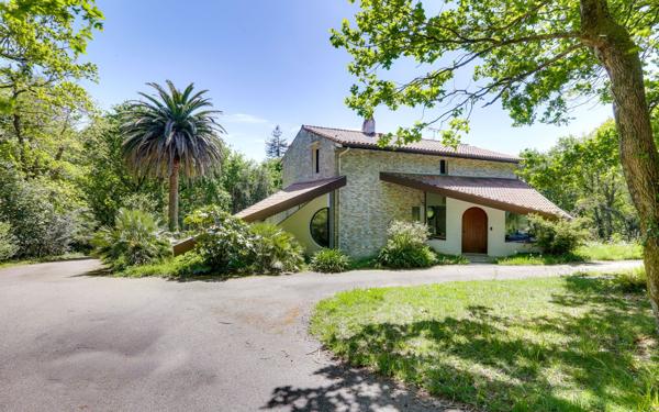 Maison à vendre    5 pièces •  Urrugne