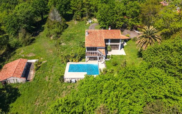 Maison à vendre    5 pièces •  Urrugne