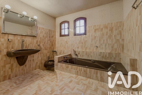 Maison à vendre 8 pièces 226 m² Éguilles