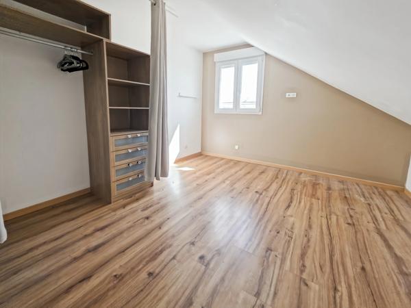 MAISON CONTEMPORAINE DE STANDING AVEC PISCINE – COMMENAILLES (JURA)