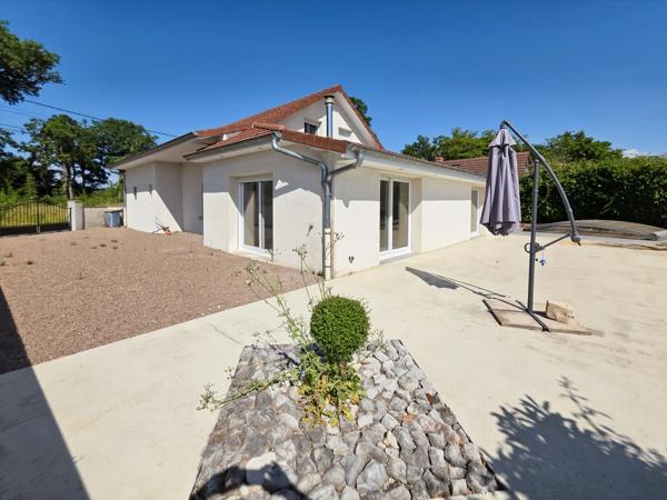MAISON CONTEMPORAINE DE STANDING AVEC PISCINE – COMMENAILLES (JURA)