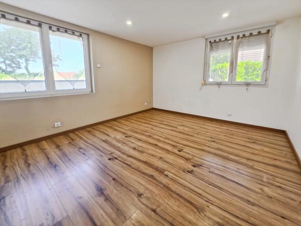 MAISON CONTEMPORAINE DE STANDING AVEC PISCINE – COMMENAILLES (JURA)