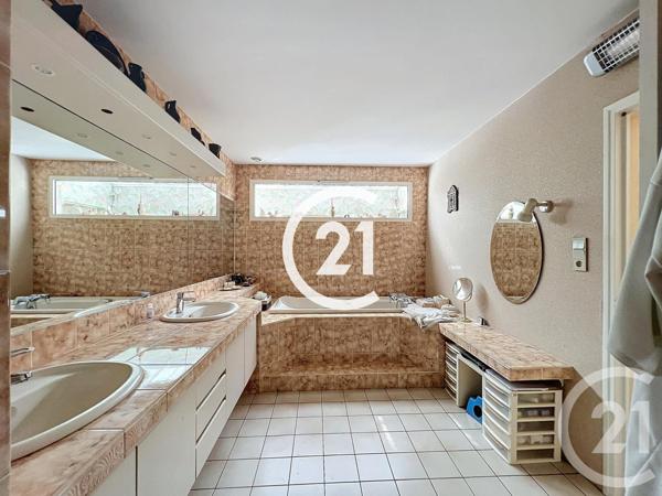 Maison à vendre  8 pièces - 281 m2 CHERVES RICHEMONT - 16