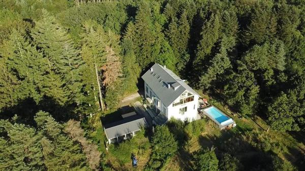 Maison familiale ou exploitable en hôtel chambres hôtes espace de soins