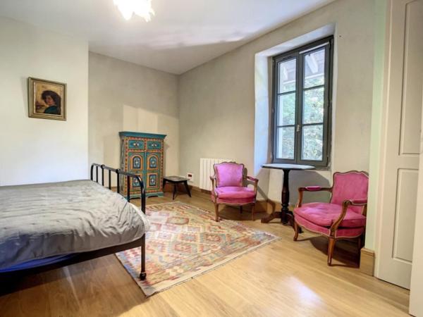 Maison familiale ou exploitable en hôtel chambres hôtes espace de soins