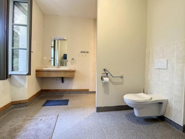 Maison familiale ou exploitable en hôtel chambres hôtes espace de soins