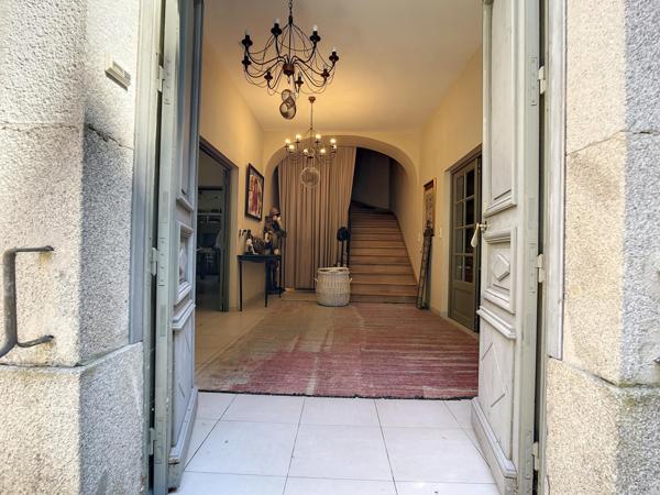 Maison familiale ou exploitable en hôtel chambres hôtes espace de soins