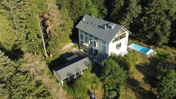 Maison familiale ou exploitable en hôtel chambres hôtes espace de soins