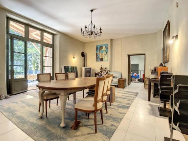 Maison familiale ou exploitable en hôtel chambres hôtes espace de soins