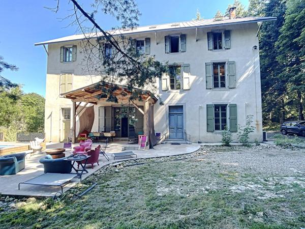 Maison familiale ou exploitable en hôtel chambres hôtes espace de soins