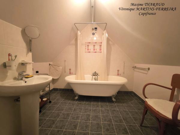 À Vendre : Charmante Maison 7 pièces avec Piscine Chauffée DUN-LE-POELIER (36)