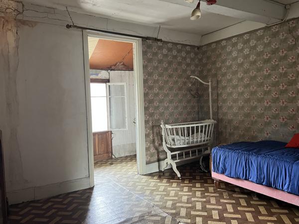 Mirepoix (09500) RARE - Mirepoix 09200 Ensemble immobilier composé de 5 maisons soit + de 460m2 exploitables