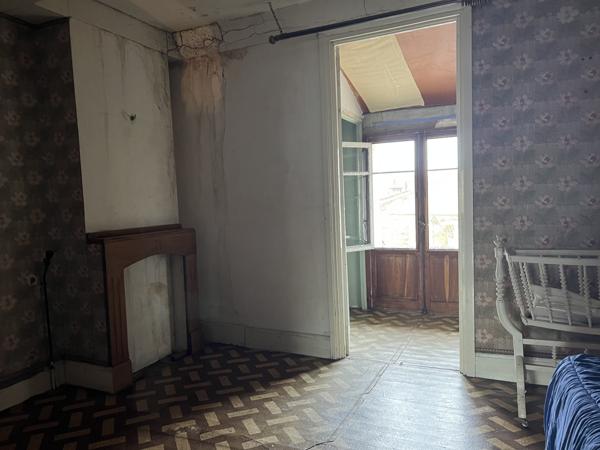 Mirepoix (09500) RARE - Mirepoix 09200 Ensemble immobilier composé de 5 maisons soit + de 460m2 exploitables