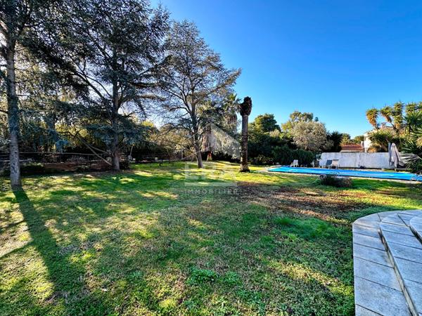 A vendre - Propriété avec Piscine - Jardin - Perpignan