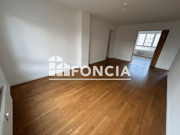 Location Appartement 5 pièces 112 m² - 92BIS DEBOURG-261BIS JEAN JAUR Lyon 69007