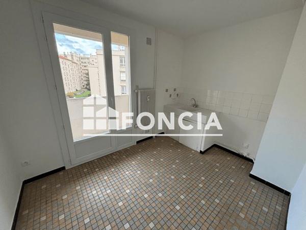 Location Appartement 5 pièces 112 m² - 92BIS DEBOURG-261BIS JEAN JAUR Lyon 69007
