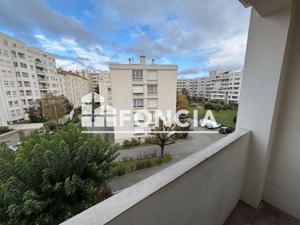 Location Appartement 5 pièces 112 m² - 92BIS DEBOURG-261BIS JEAN JAUR Lyon 69007