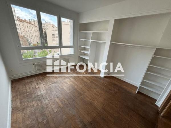 Location Appartement 5 pièces 112 m² - 92BIS DEBOURG-261BIS JEAN JAUR Lyon 69007