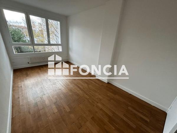 Location Appartement 5 pièces 112 m² - 92BIS DEBOURG-261BIS JEAN JAUR Lyon 69007