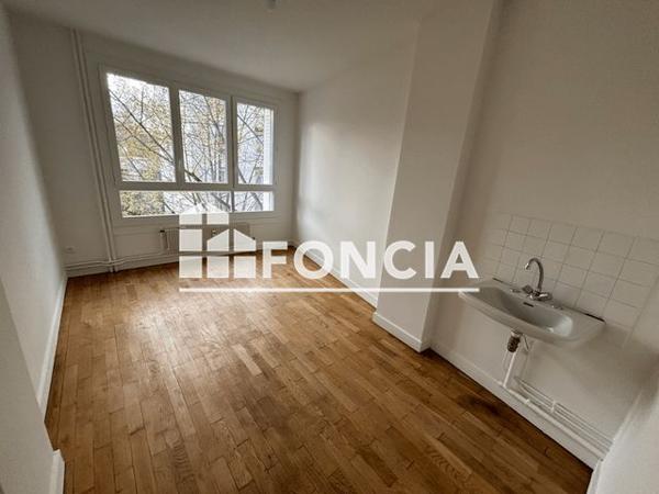Location Appartement 5 pièces 112 m² - 92BIS DEBOURG-261BIS JEAN JAUR Lyon 69007