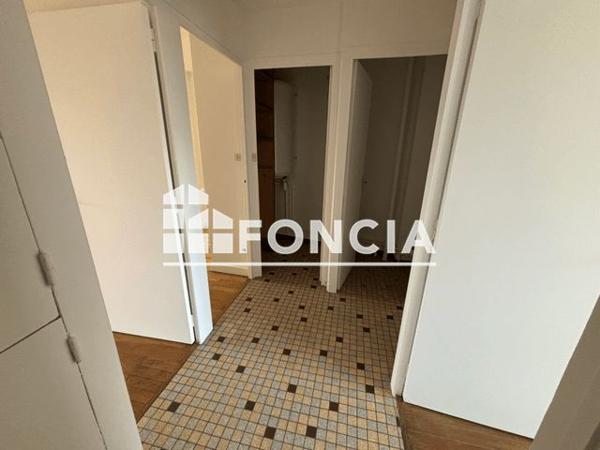 Location Appartement 5 pièces 112 m² - 92BIS DEBOURG-261BIS JEAN JAUR Lyon 69007