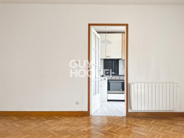 ISSY-LES-MOULINEAUX – BORDS DE SEINE / LIMITE BOULOGNE – 49 m² AU POTENTIEL 3 PIÈCES – PARKING – 310 000 € FAI