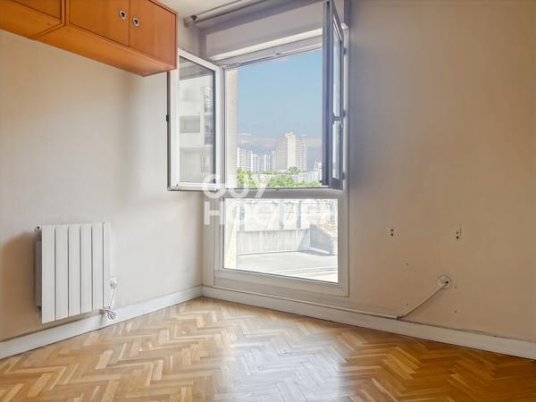 ISSY-LES-MOULINEAUX – BORDS DE SEINE / LIMITE BOULOGNE – 49 m² AU POTENTIEL 3 PIÈCES – PARKING – 310 000 € FAI