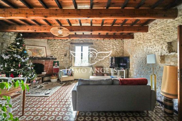 Mas ancien avec dépendances