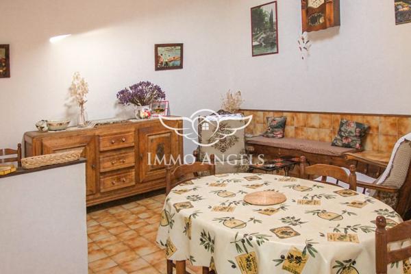 Mas ancien avec dépendances