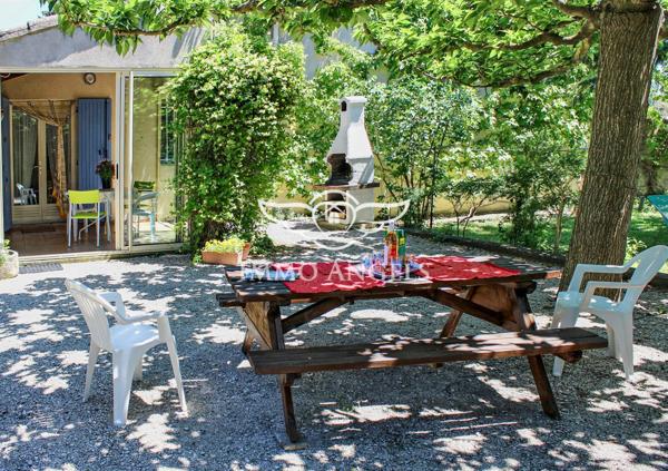 Mas ancien avec dépendances