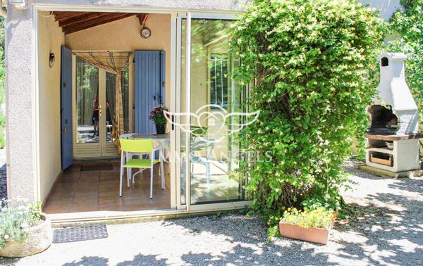 Mas ancien avec dépendances