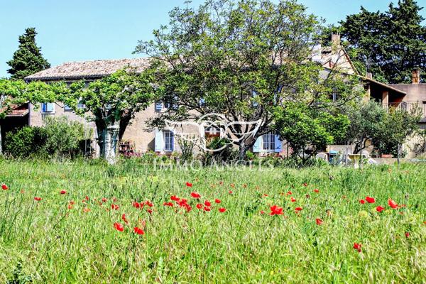 Mas ancien avec dépendances