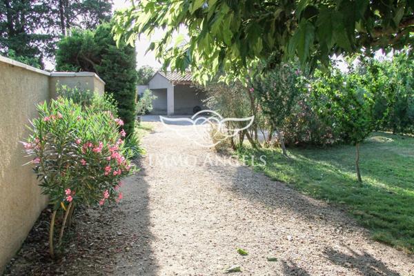 Mas ancien avec dépendances