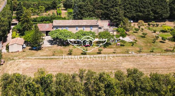 Mas ancien avec dépendances