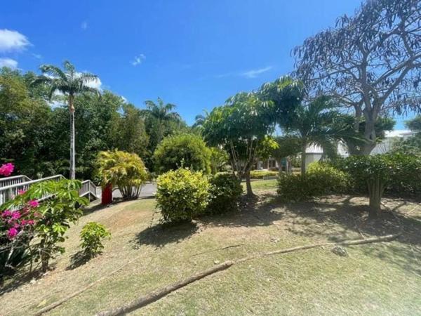 SAINT FRANCOIS (971) QUARTIER MANGANAO STUDIO MEUBLE DANS RESIDENCE AVEC PISCINE ET A 2 PAS DES PLAGES