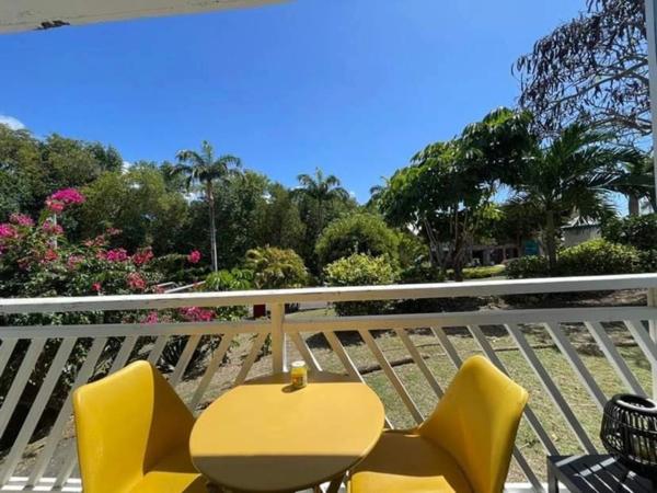 SAINT FRANCOIS (971) QUARTIER MANGANAO STUDIO MEUBLE DANS RESIDENCE AVEC PISCINE ET A 2 PAS DES PLAGES