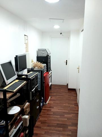 Local Commercial à PARIS 18E ARRONDISSEMENT, 75018 - 3 pièces 69m²