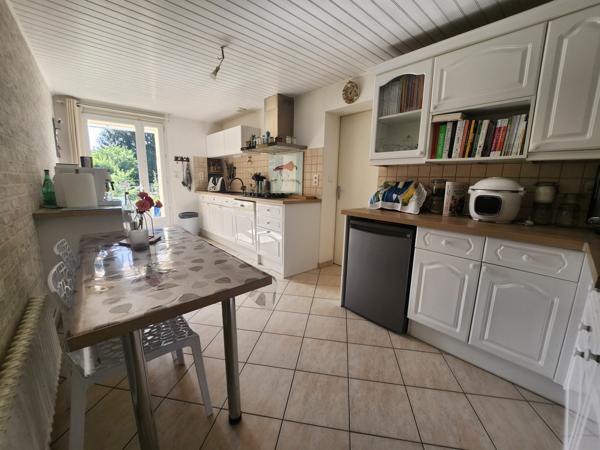 La Réorthe (85210) Maison deux chambres avec terrain spacieux et diverses dépendances